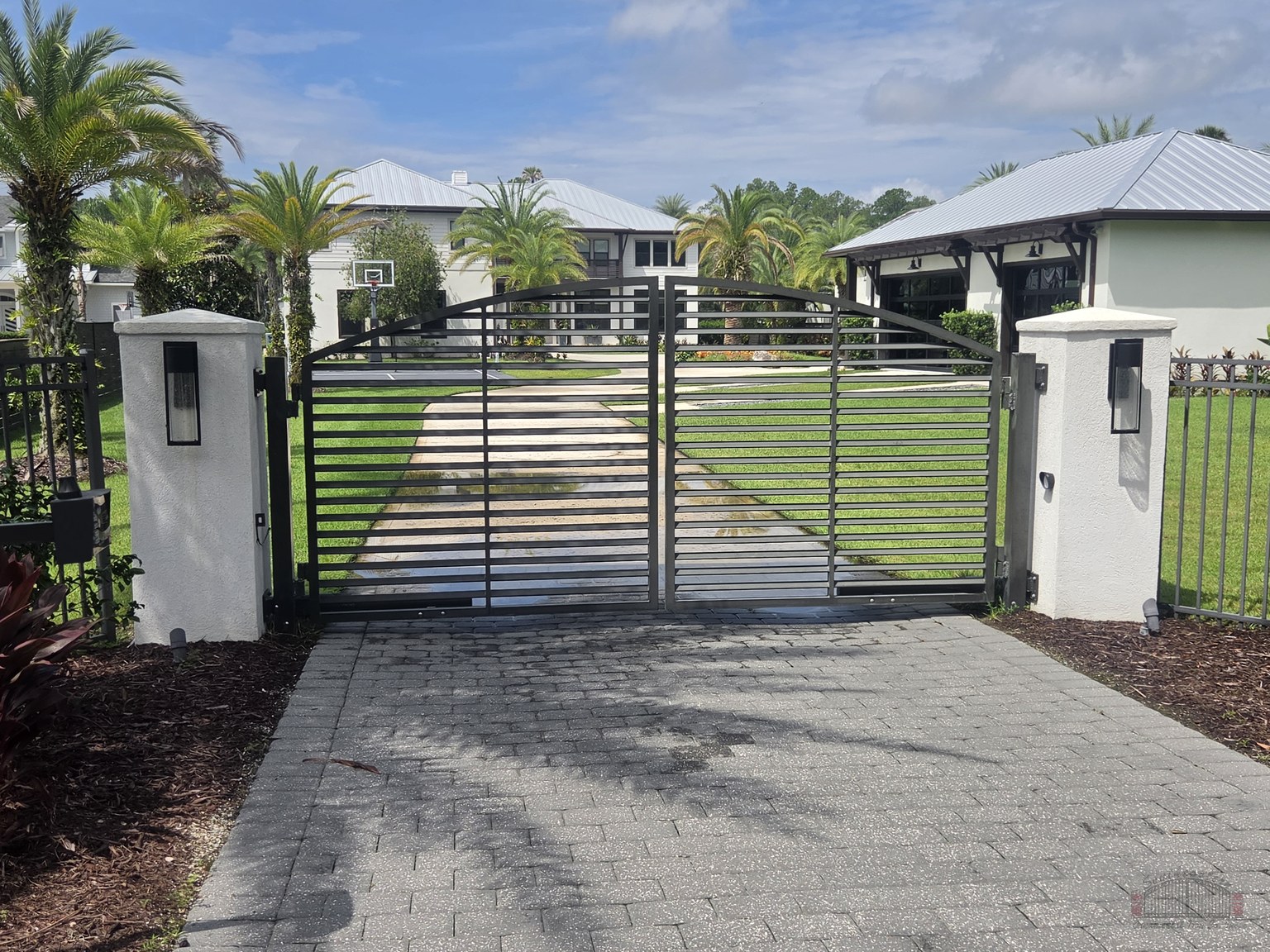 Arched Horizontal Drive Gate (VG-24)