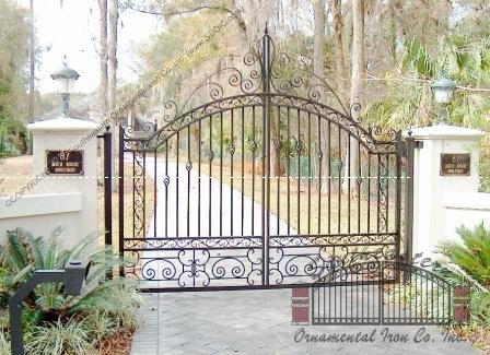 Custom Aluminum Driveway Gate (#VG-15)