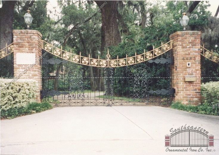 Custom Aluminum Driveway Gate (#VG-17)