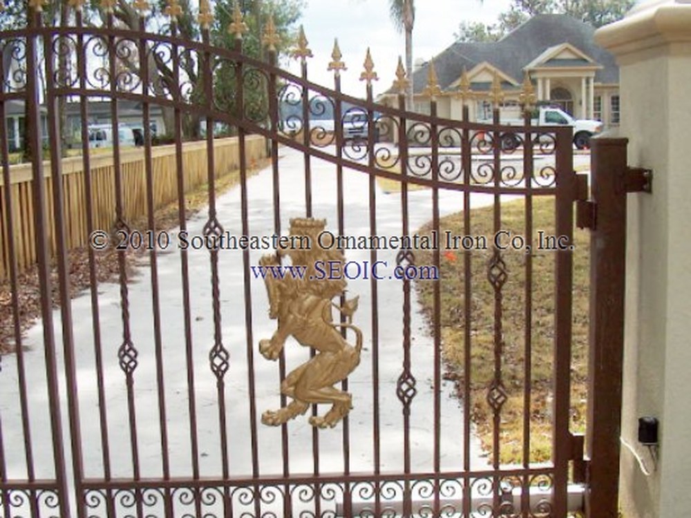 Custom Driveway Gate with Lion (#VG-21)