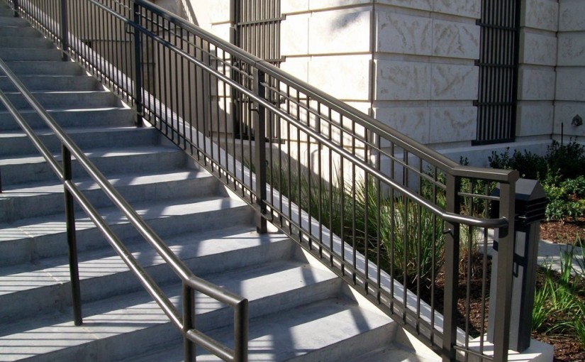 Exterior-Aluminum-Stair-Railing-(SR-37)