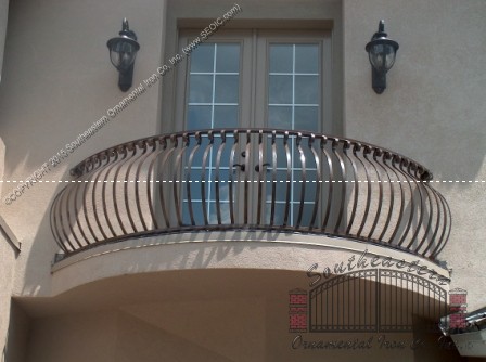 Aluminum Balcony Railing with scoll top and bellowed pickets