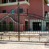 Custom Aluminum Driveway Gate (VG-12)